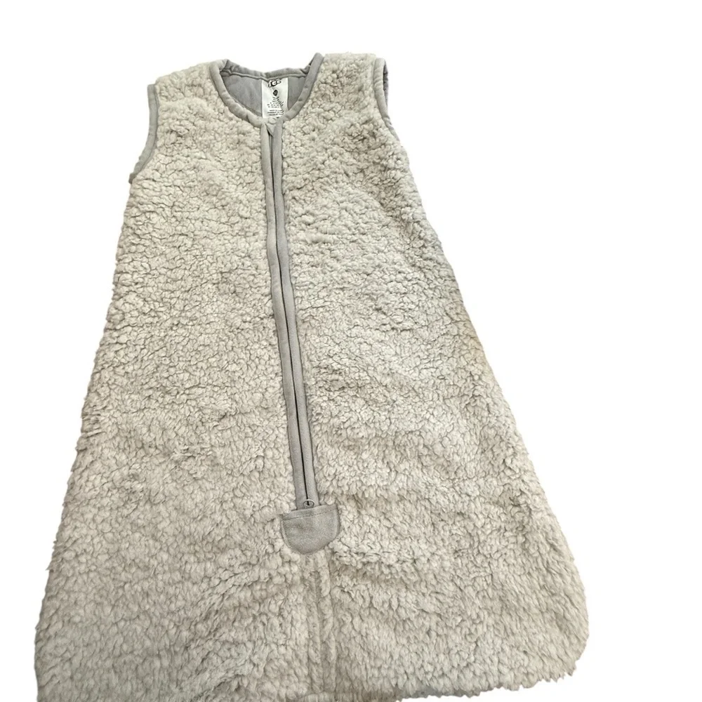 UGG Sherpa Wearable Blanket in Light Gray
